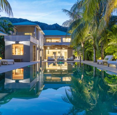 Beachfront daybed and lounge chairs overlooking Anse des Cayes at Villa K.